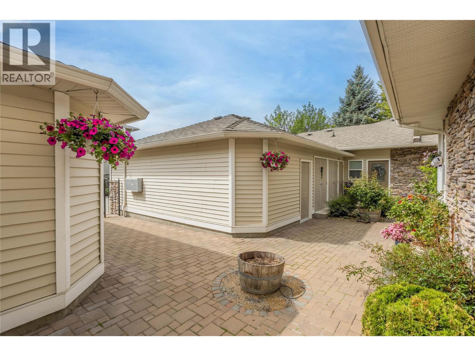 4049 Lakeshore Road Unit# 104