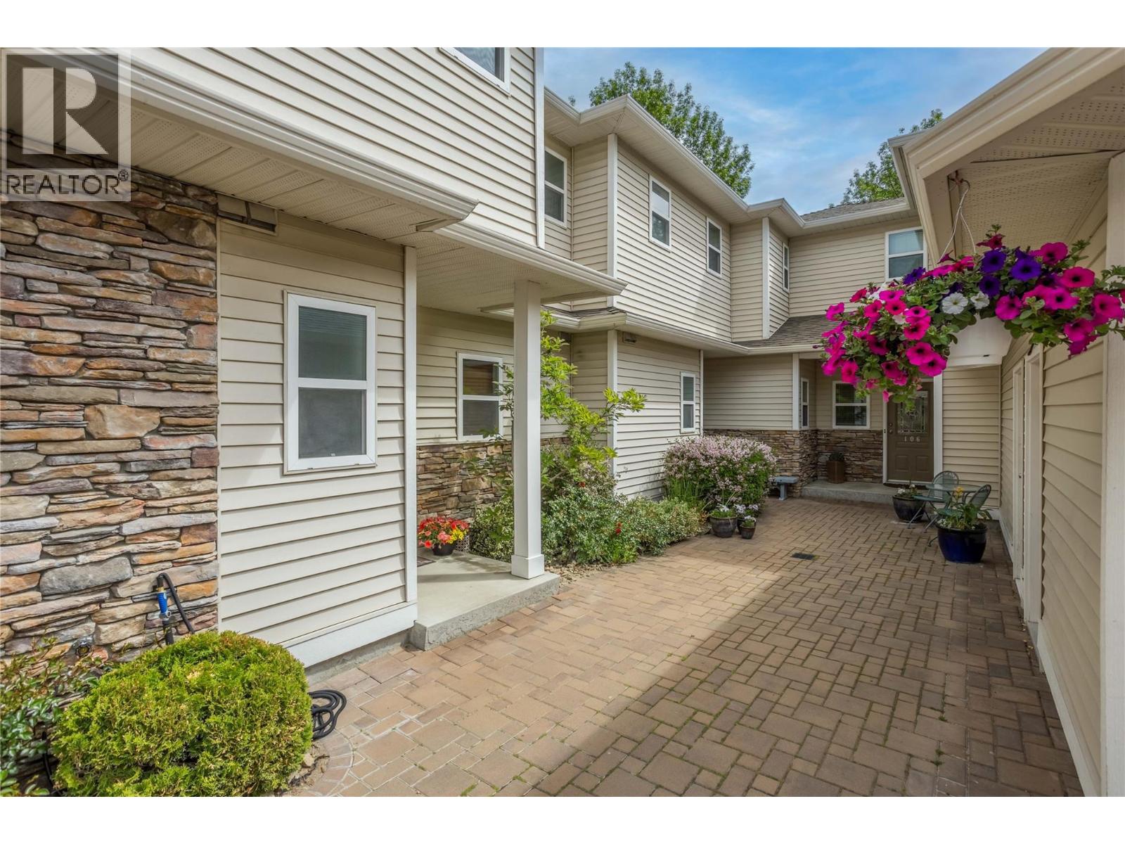 4049 Lakeshore Road Unit# 104