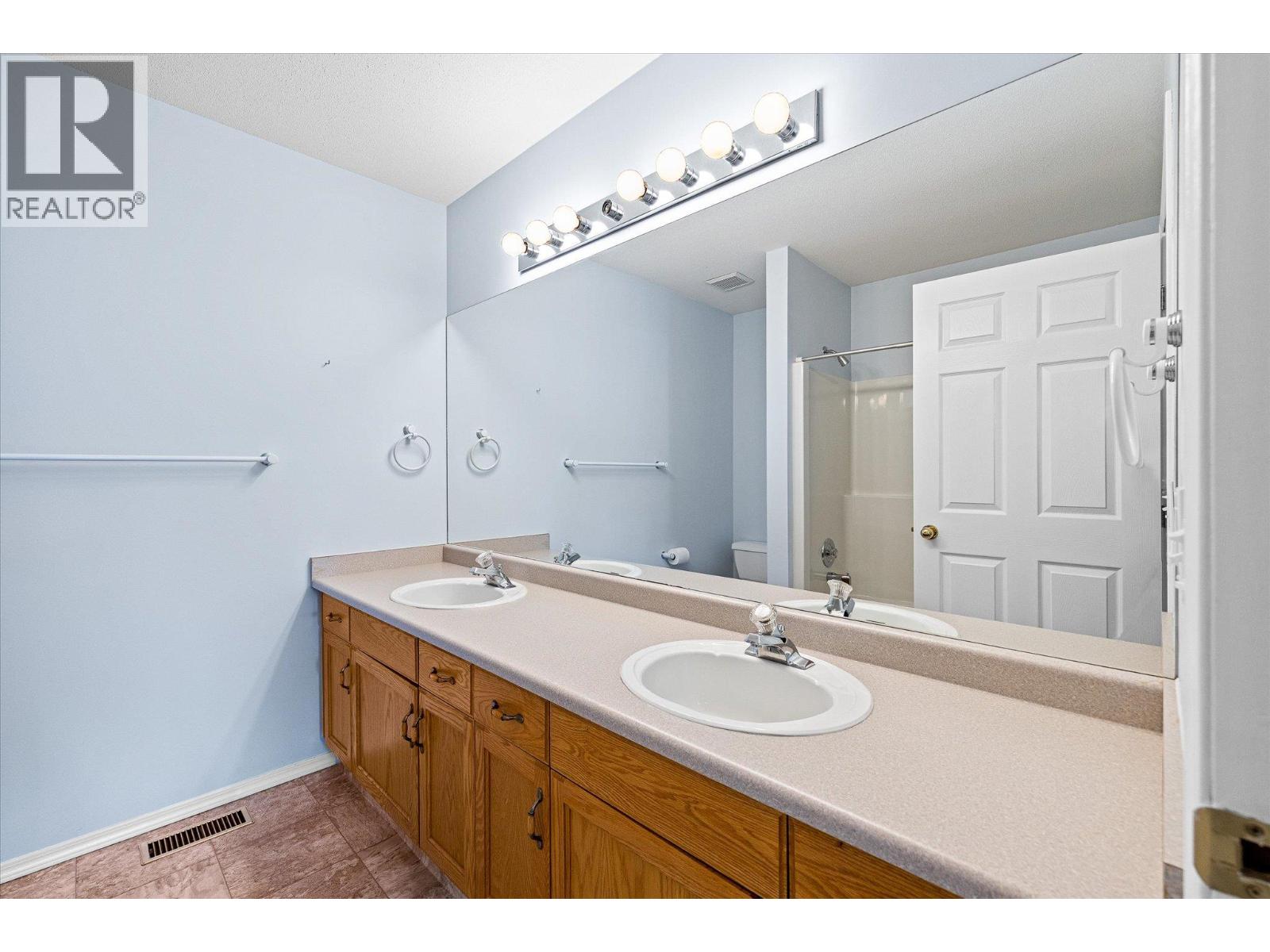 1874 Parkview Crescent Unit# 17