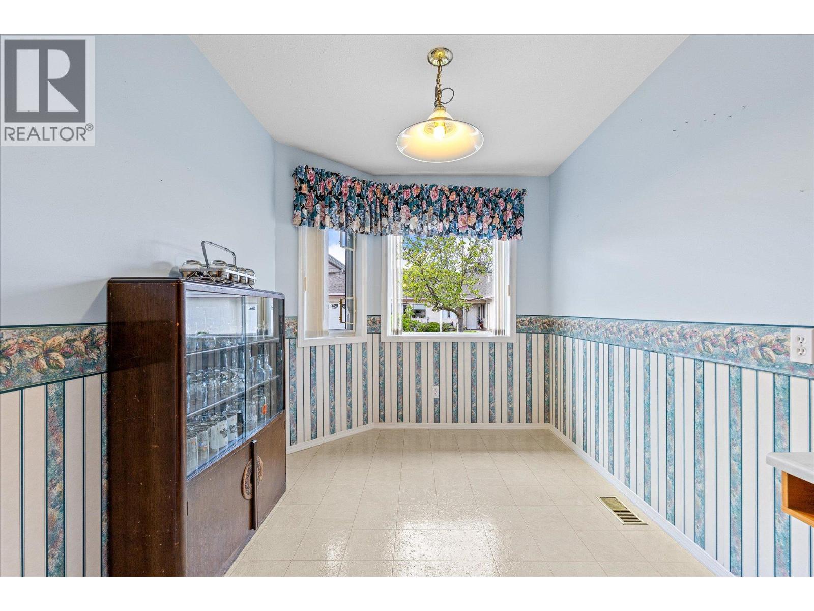 1874 Parkview Crescent Unit# 17