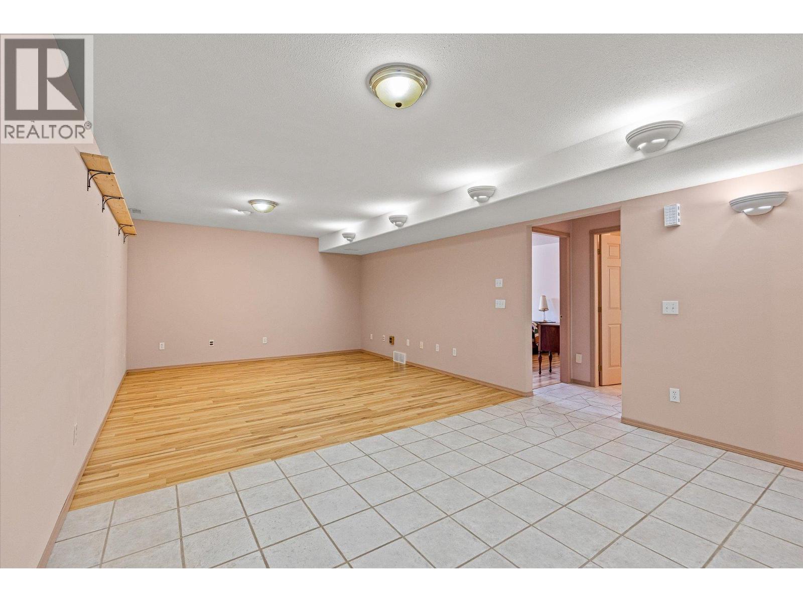 1874 Parkview Crescent Unit# 17