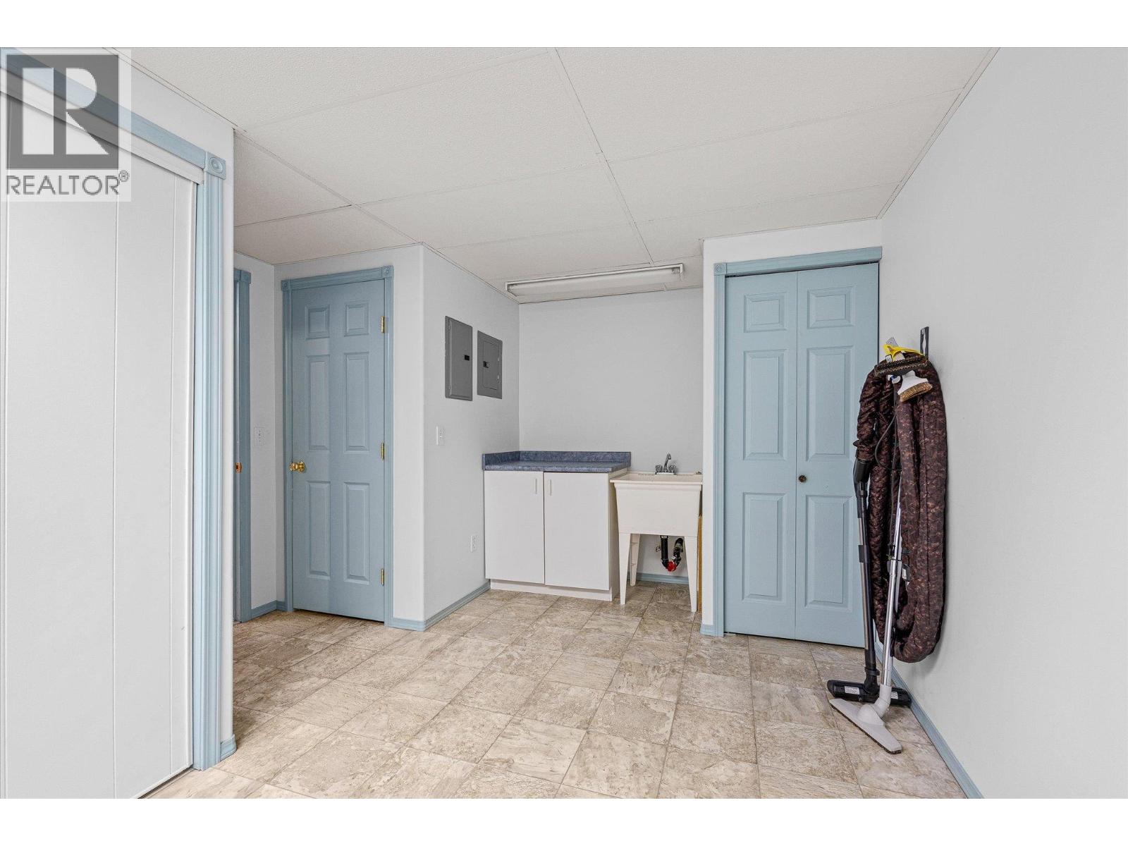 1874 Parkview Crescent Unit# 17