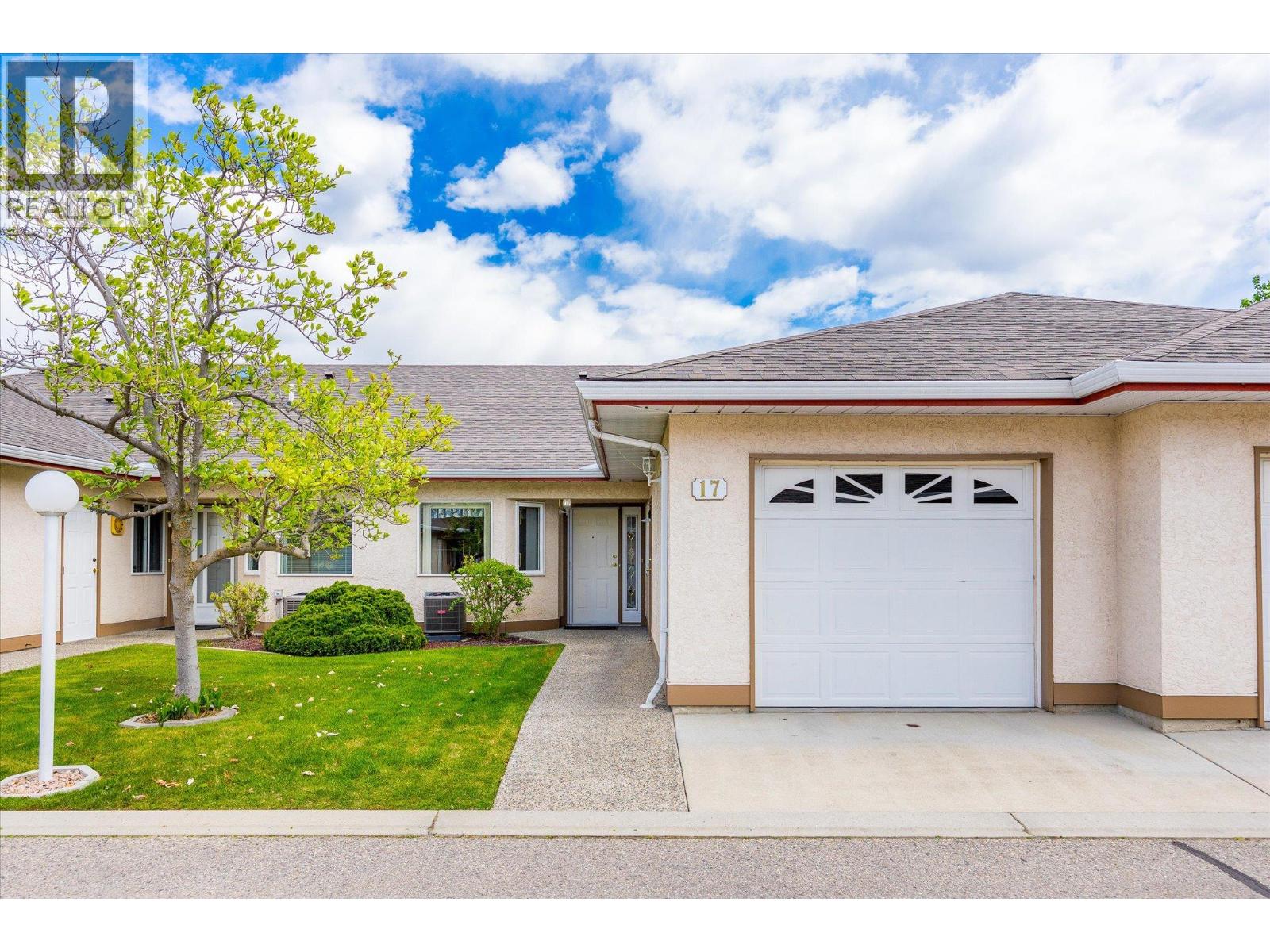 1874 Parkview Crescent Unit# 17