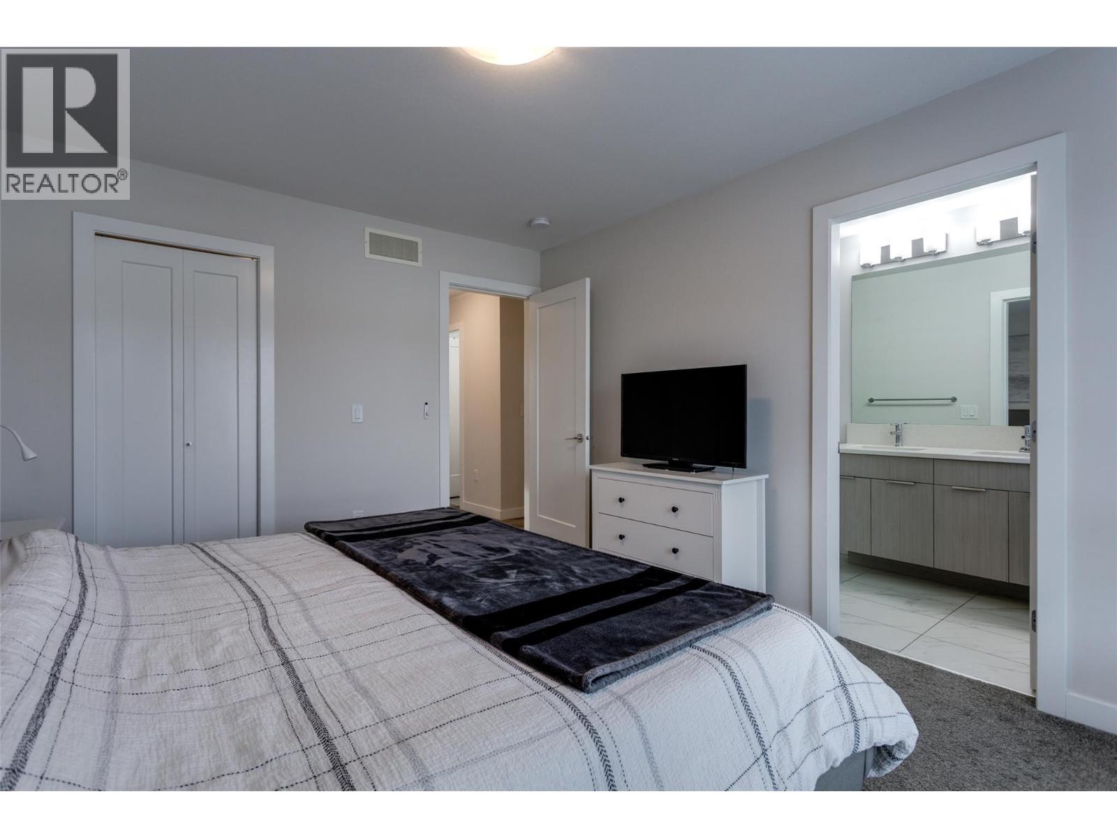170 Celano Crescent Unit# 4