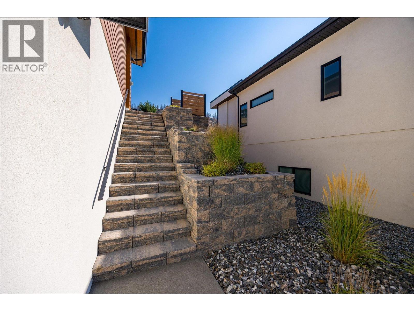 9814 Beacon Hill Crescent