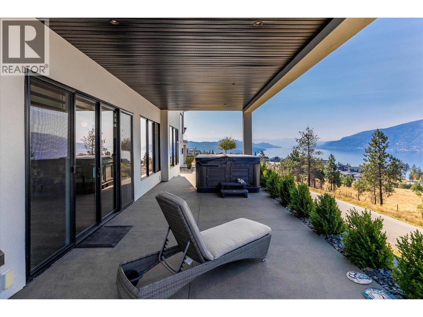 9814 Beacon Hill Crescent