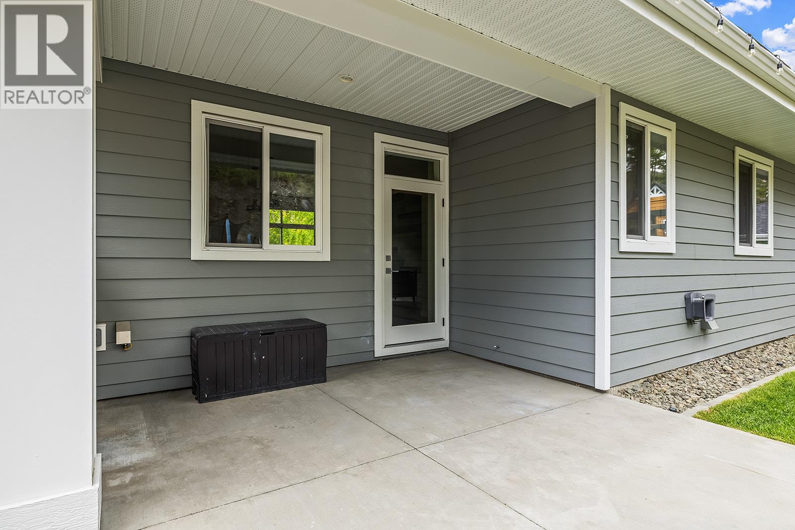 21 Forest Edge Drive