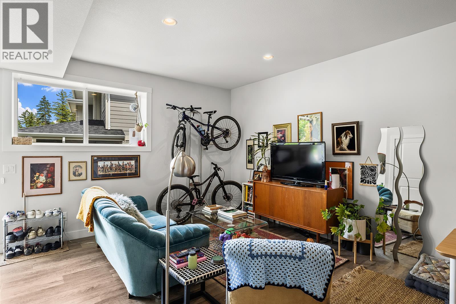 21 Forest Edge Drive