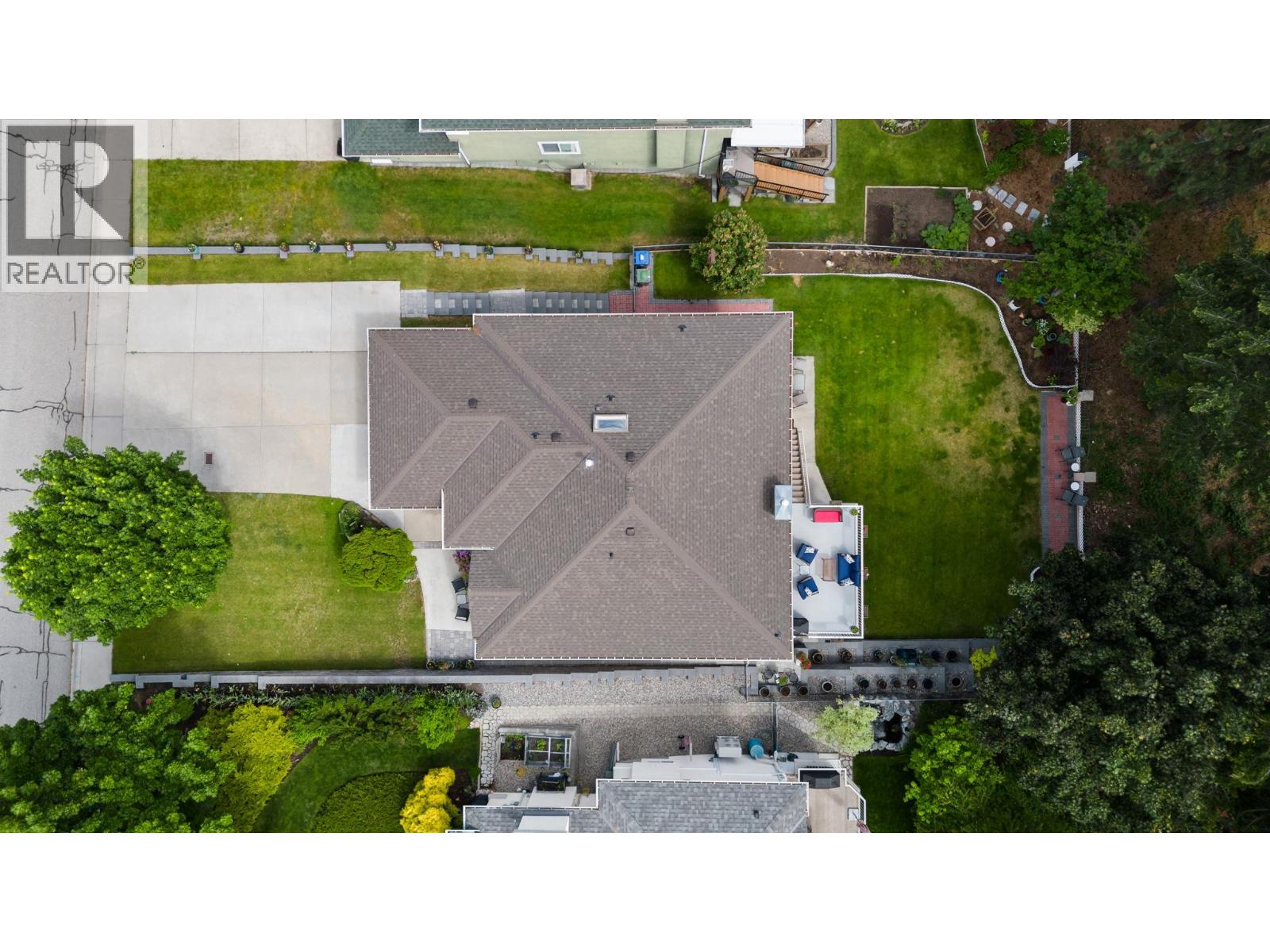 2211 Shannon Woods Place