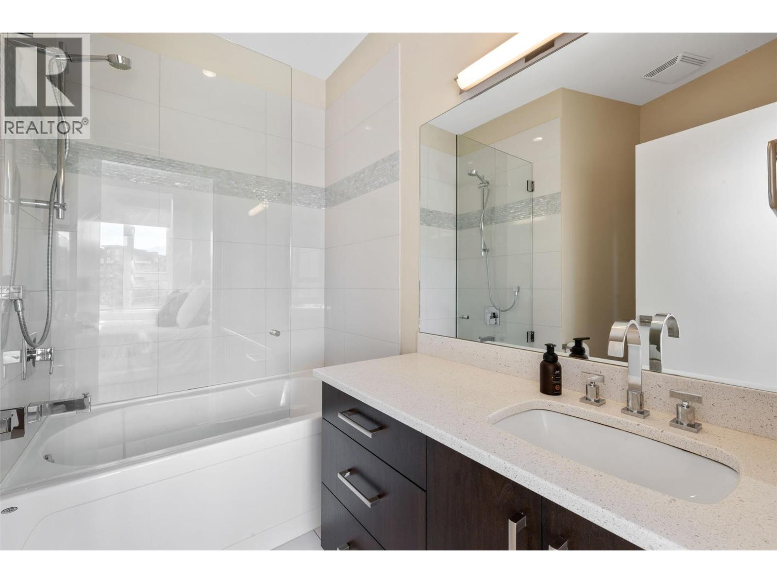 3756 Lakeshore Road Unit# 18