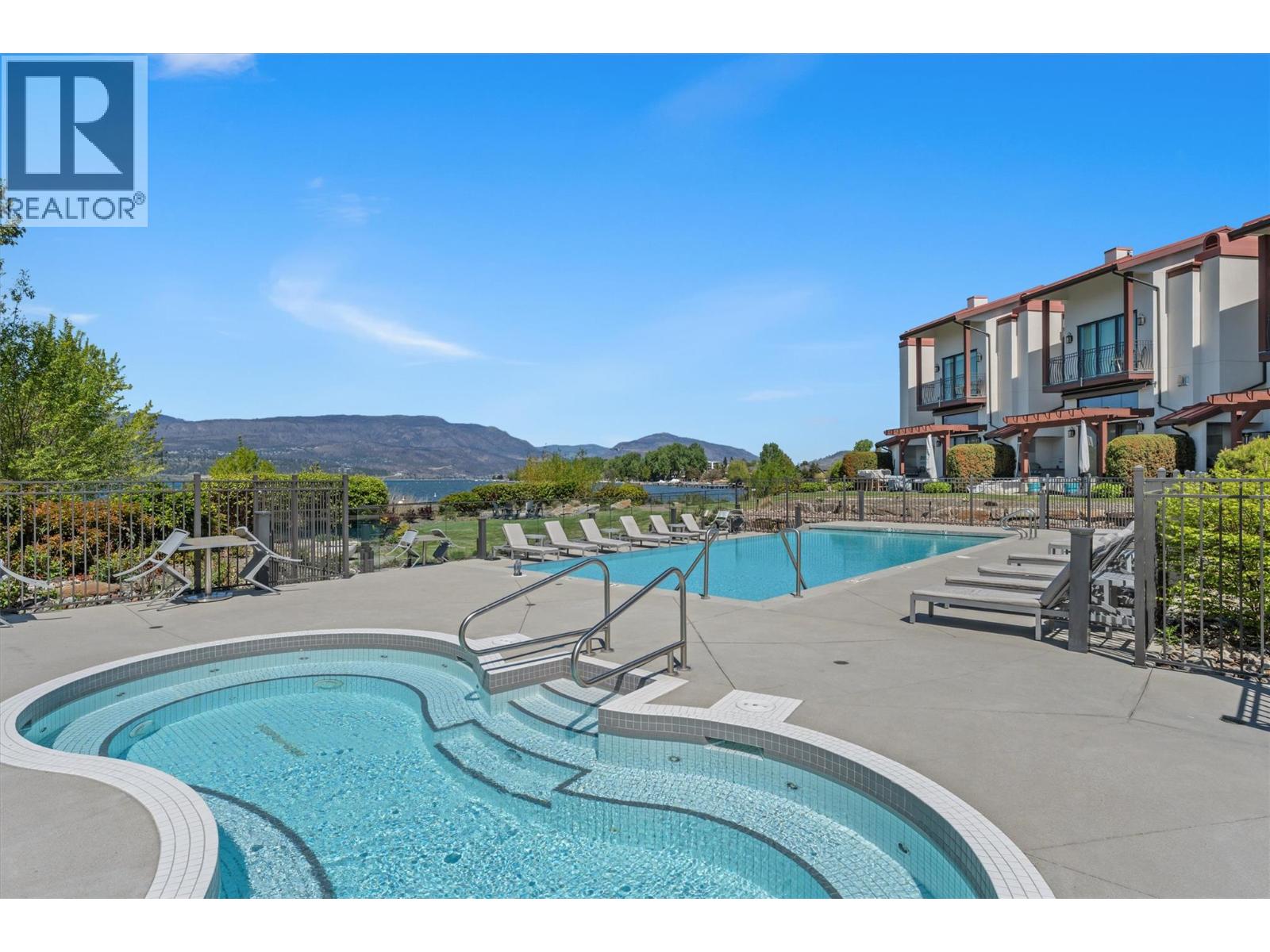 3756 Lakeshore Road Unit# 18