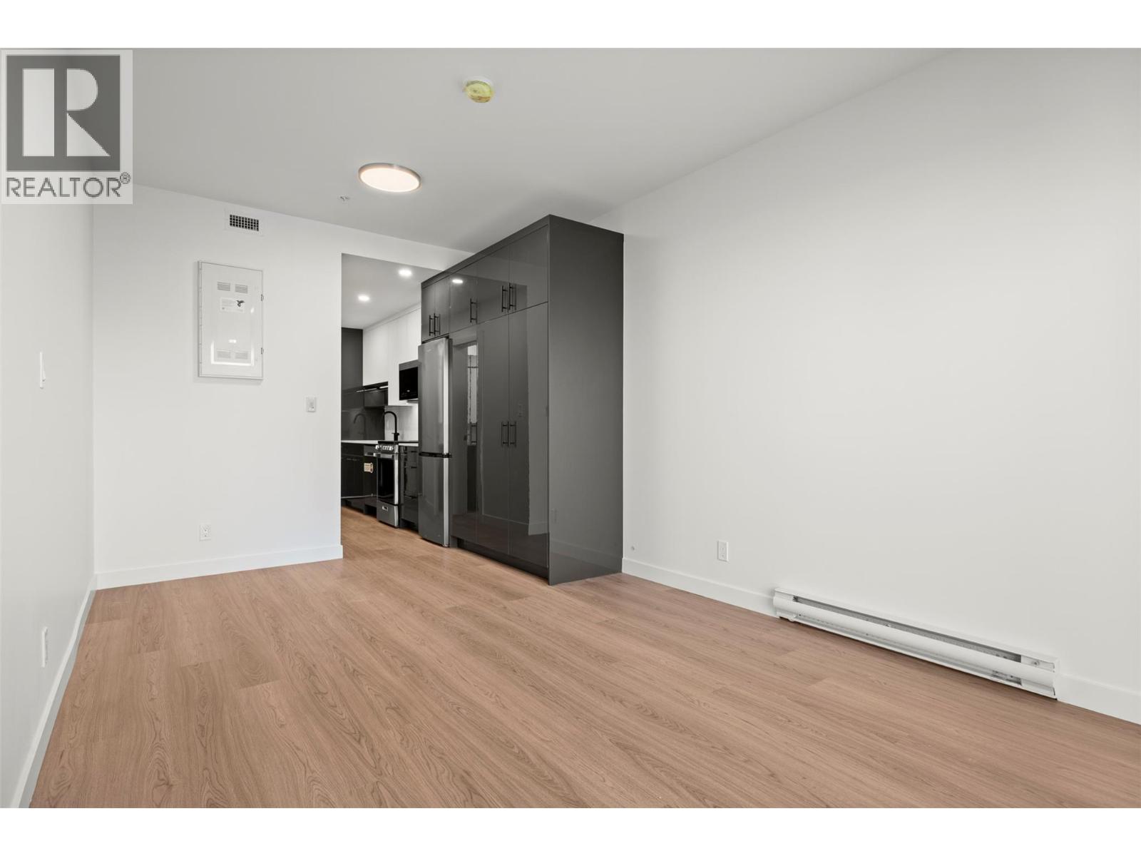 1380 Pridham Avenue Unit# 212