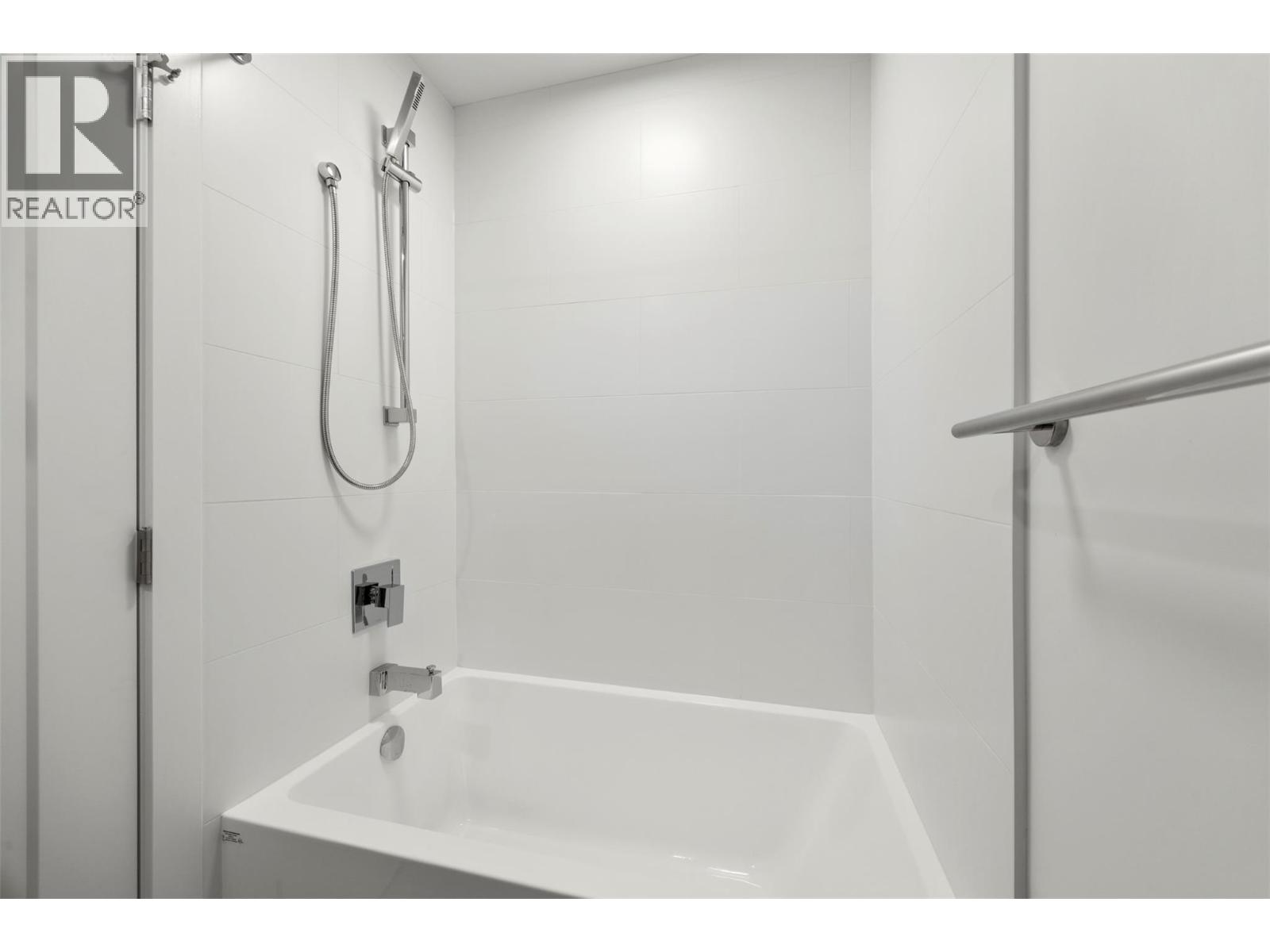 1380 Pridham Avenue Unit# 212