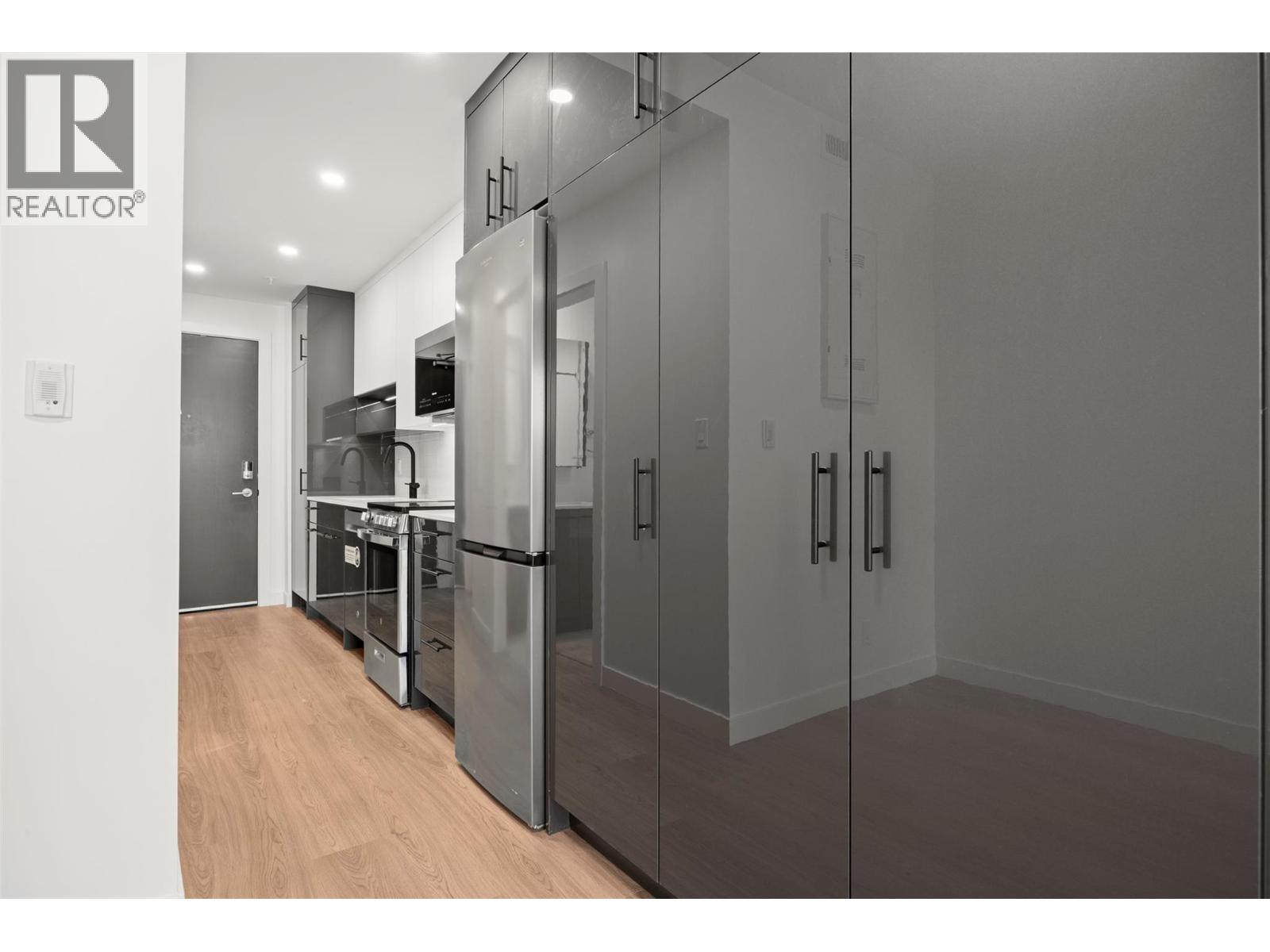 1380 Pridham Avenue Unit# 212