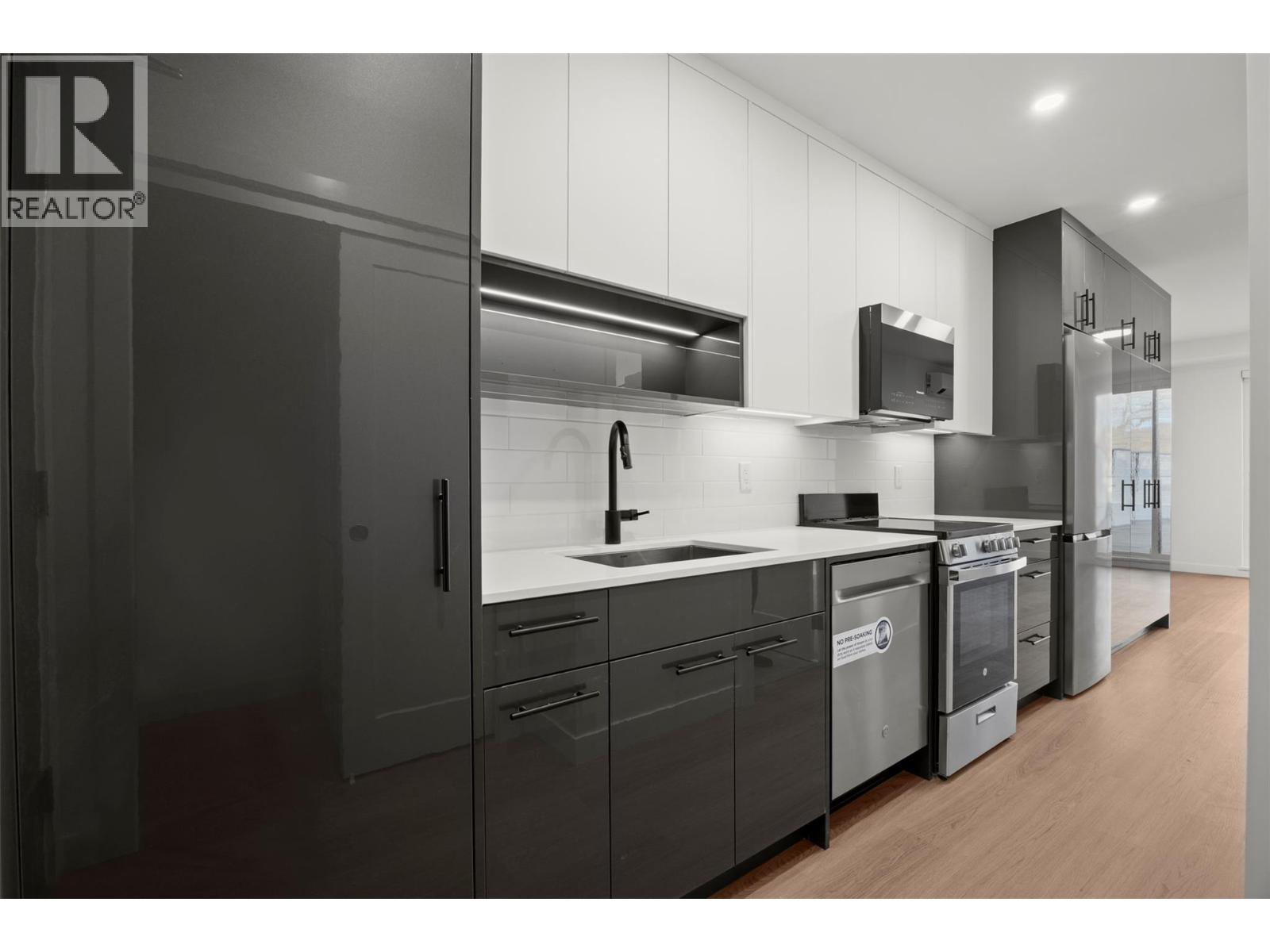 1380 Pridham Avenue Unit# 212