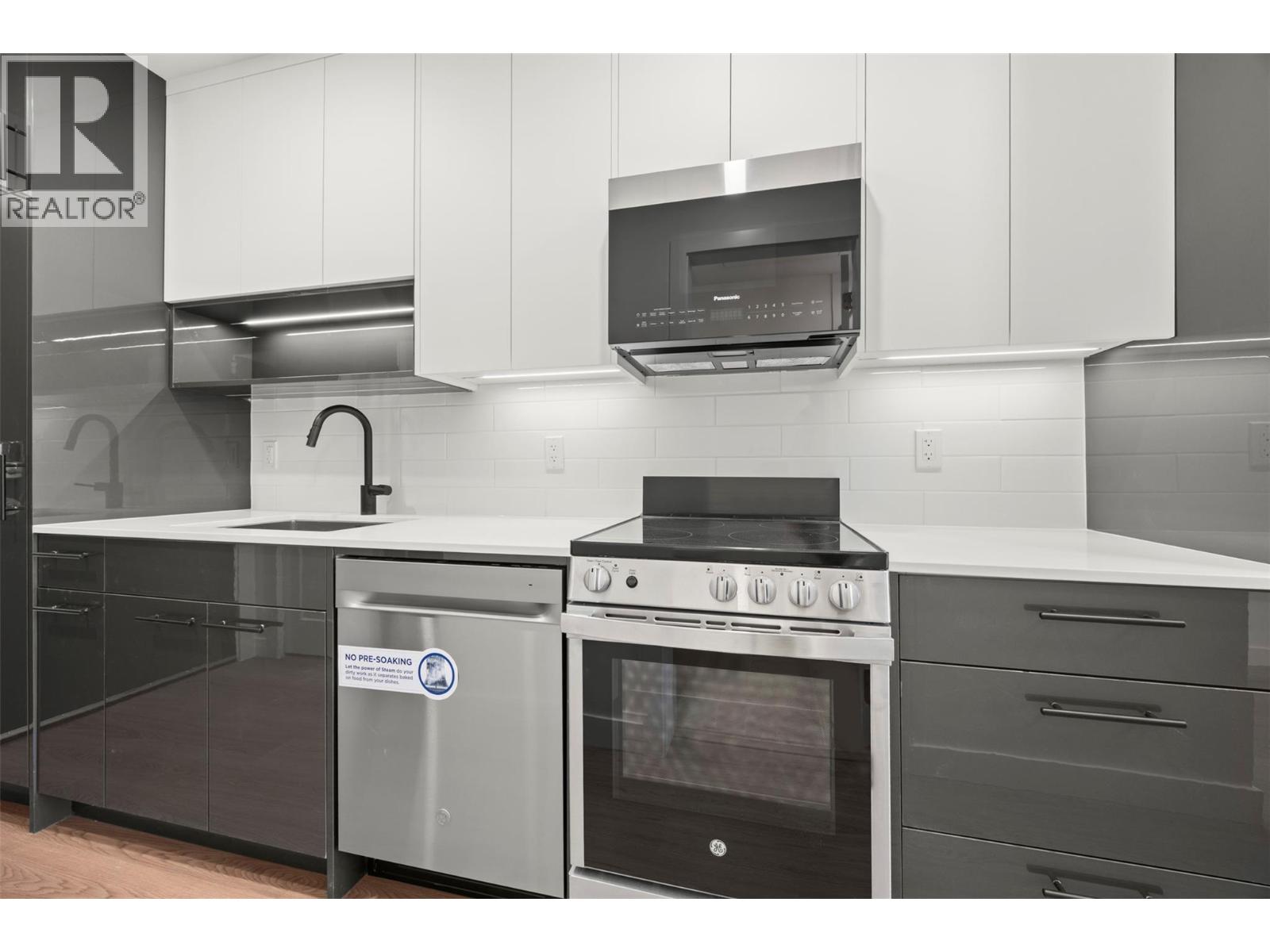 1380 Pridham Avenue Unit# 212