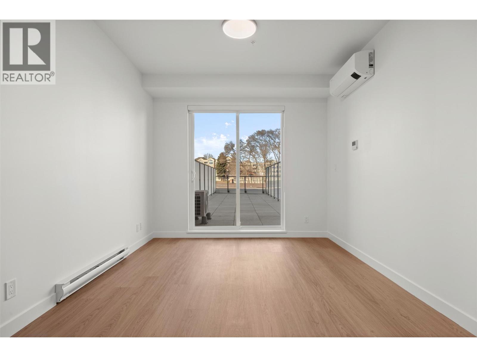 1380 Pridham Avenue Unit# 212
