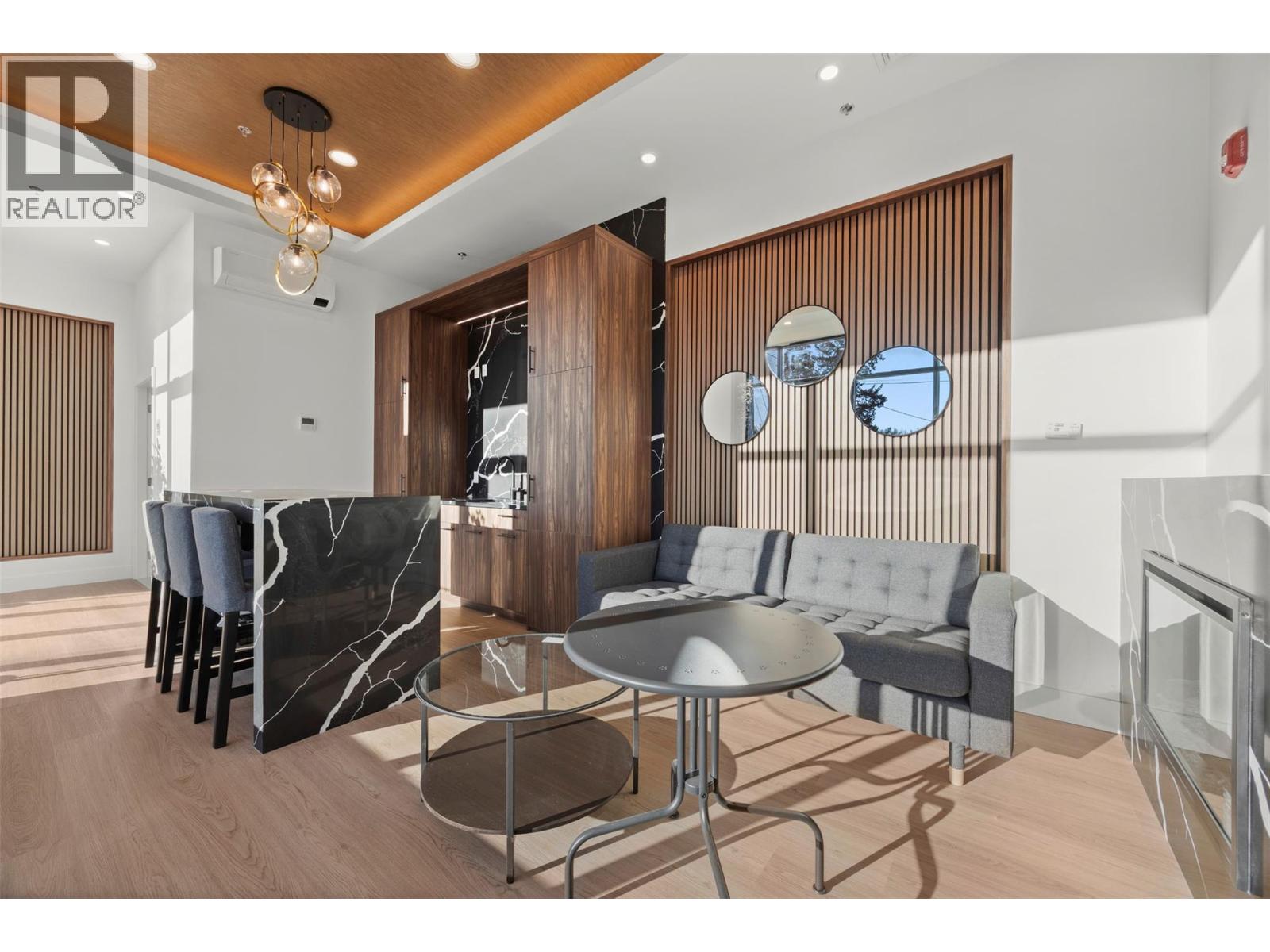 1380 Pridham Avenue Unit# 212