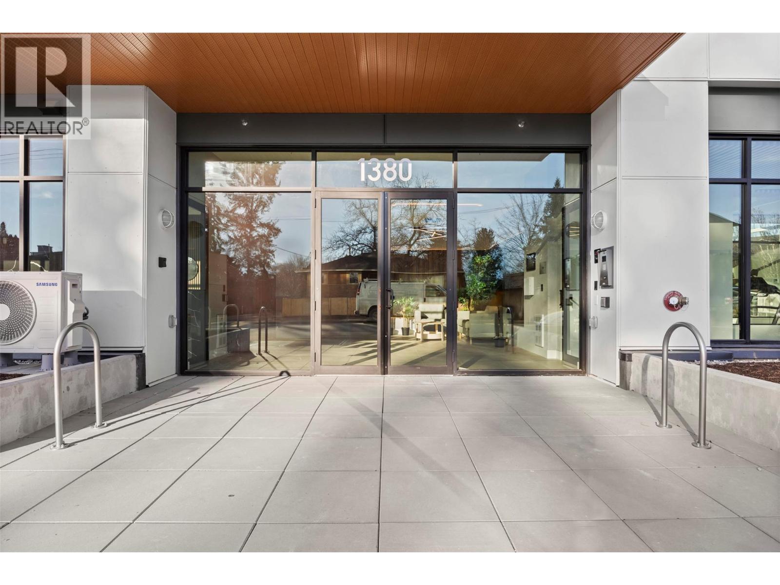 1380 Pridham Avenue Unit# 212