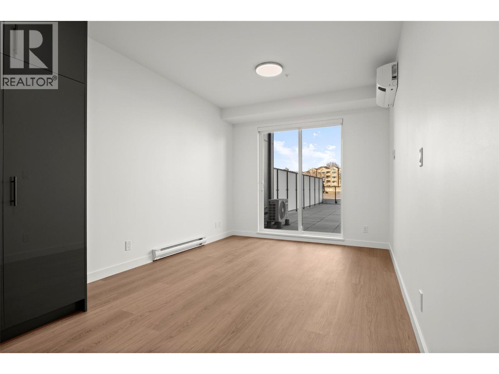 1380 Pridham Avenue Unit# 212