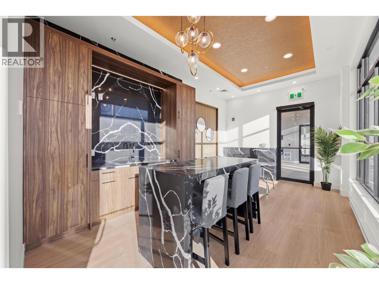 1380 Pridham Avenue Unit# 212