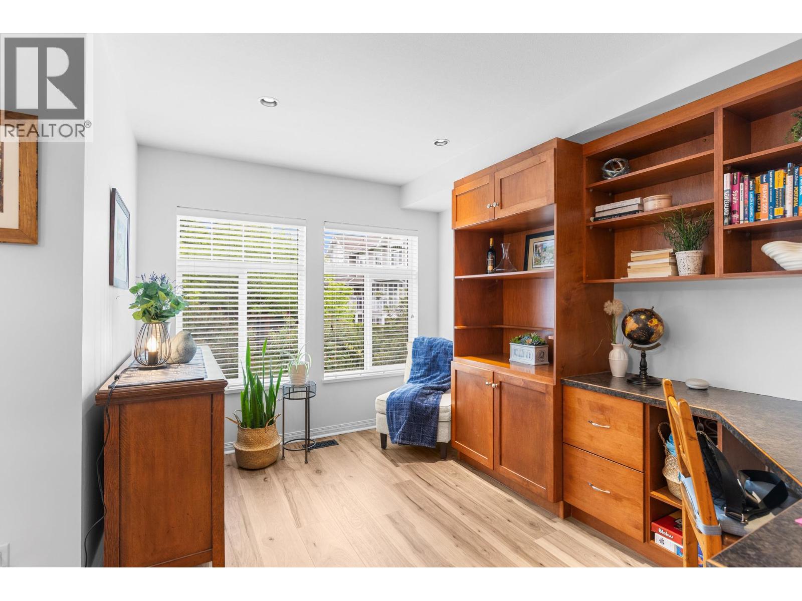 1853 Parkview Crescent Unit# 8