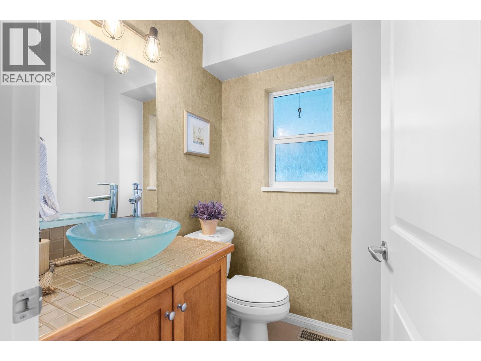 1853 Parkview Crescent Unit# 8