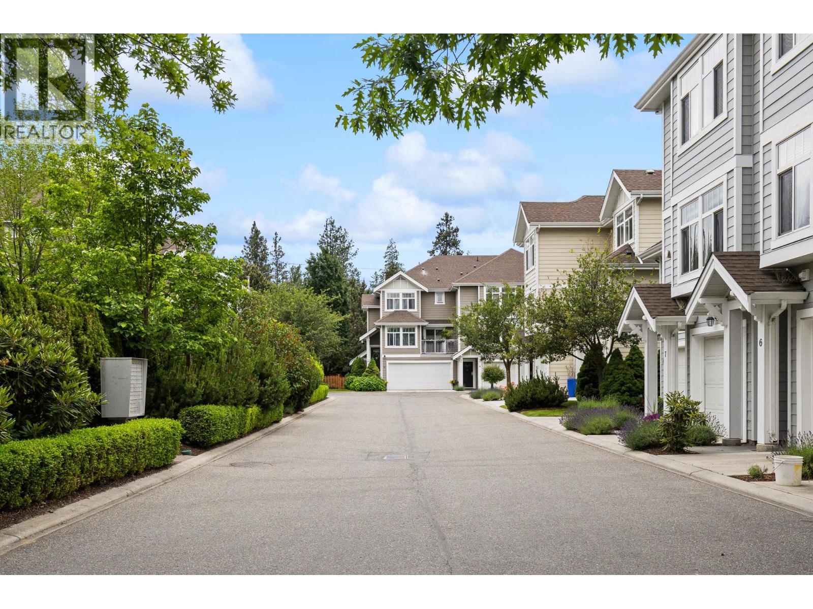 1853 Parkview Crescent Unit# 8