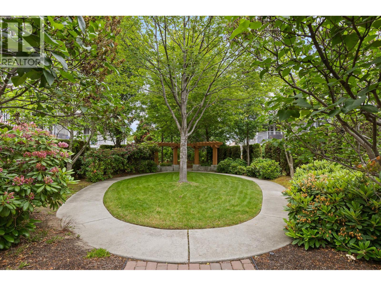 1853 Parkview Crescent Unit# 8