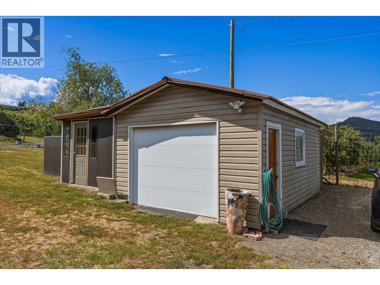 11592 Okanagan Centre Road E