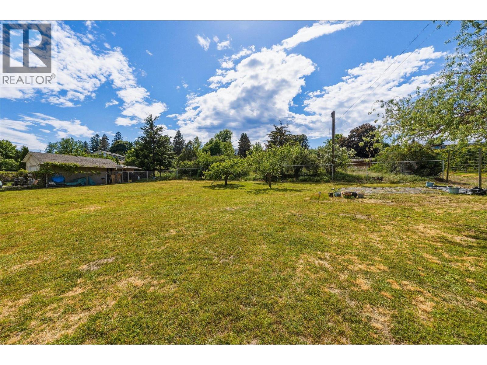 11592 Okanagan Centre Road E