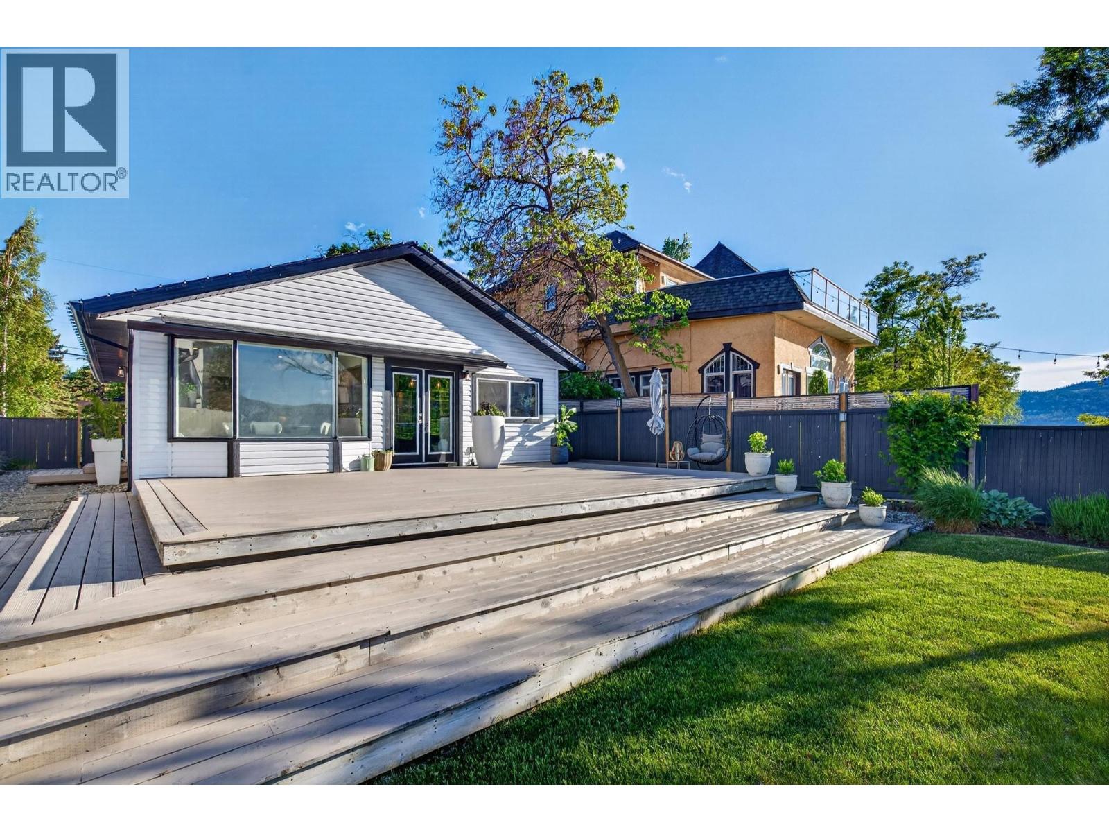 832 Manhattan Drive