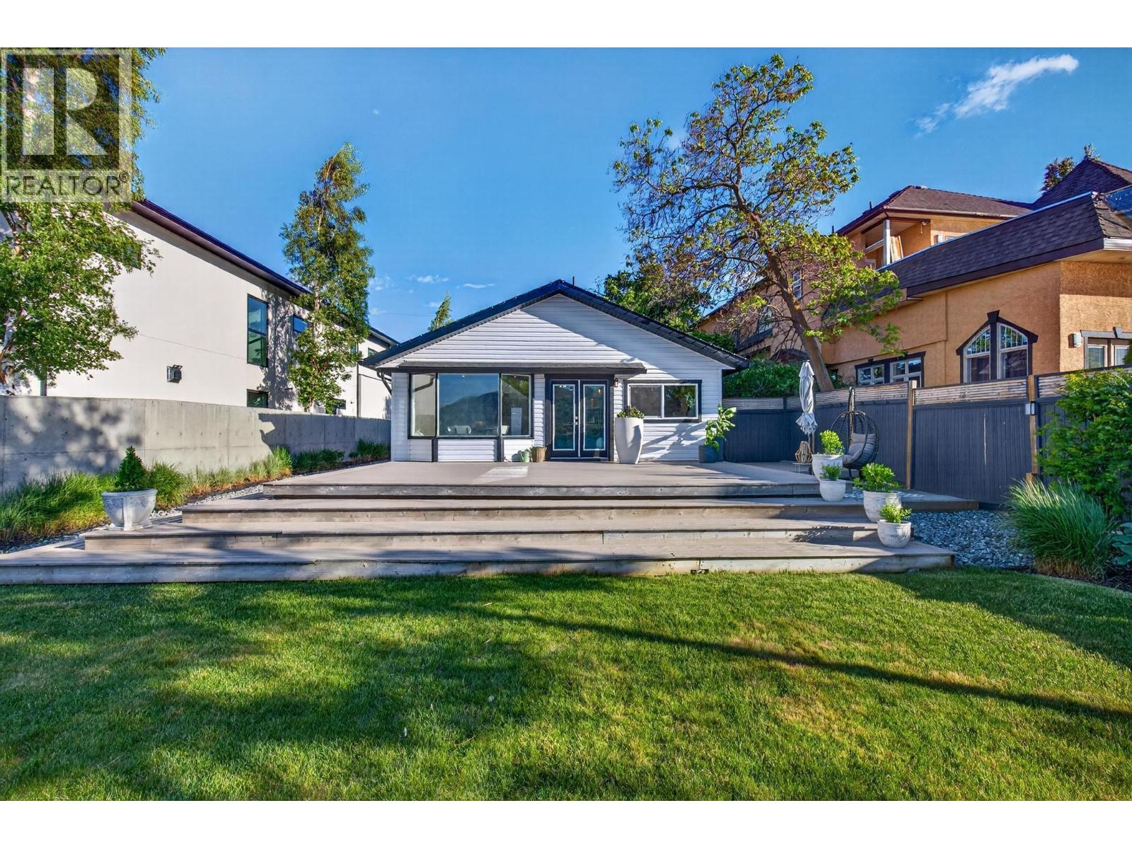 832 Manhattan Drive