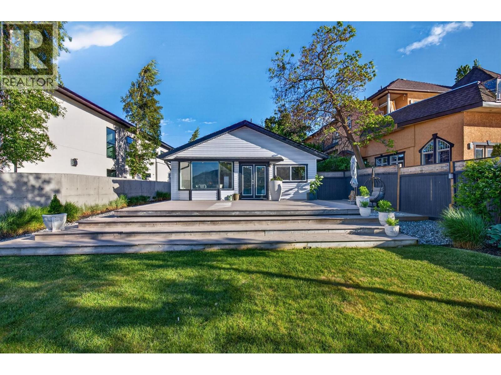 832 Manhattan Drive