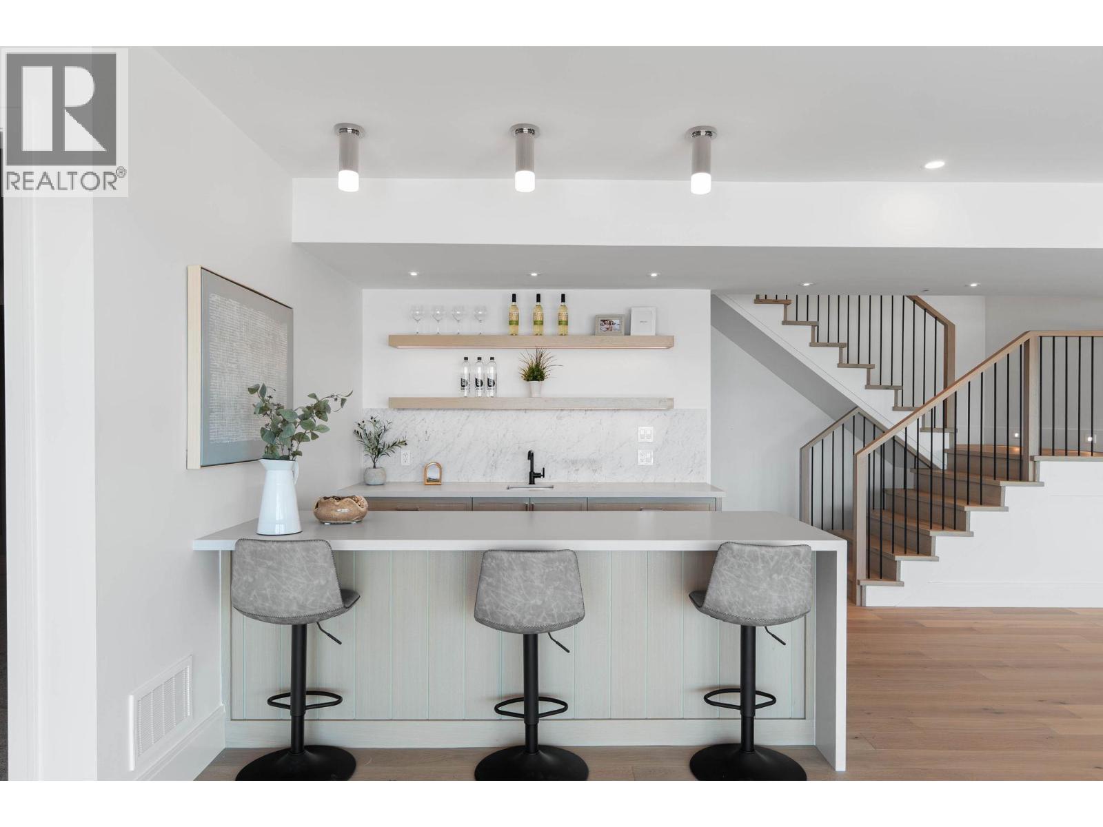 1327 Vineyard Drive