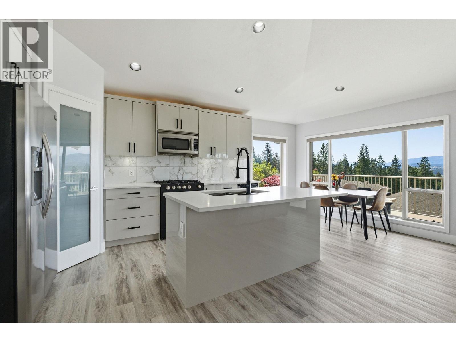 3516 Camelback Drive