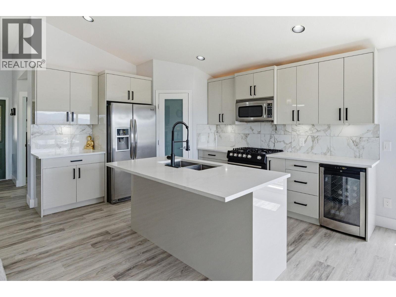 3516 Camelback Drive