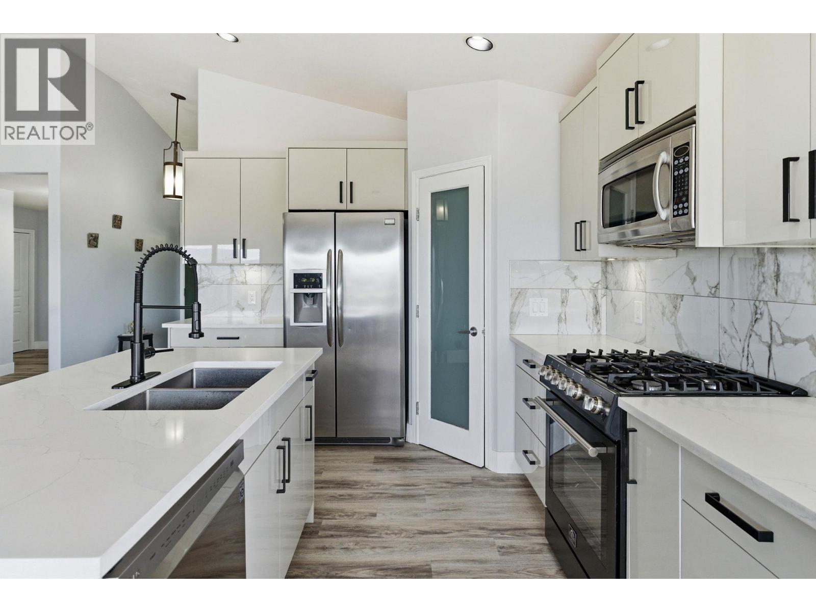 3516 Camelback Drive