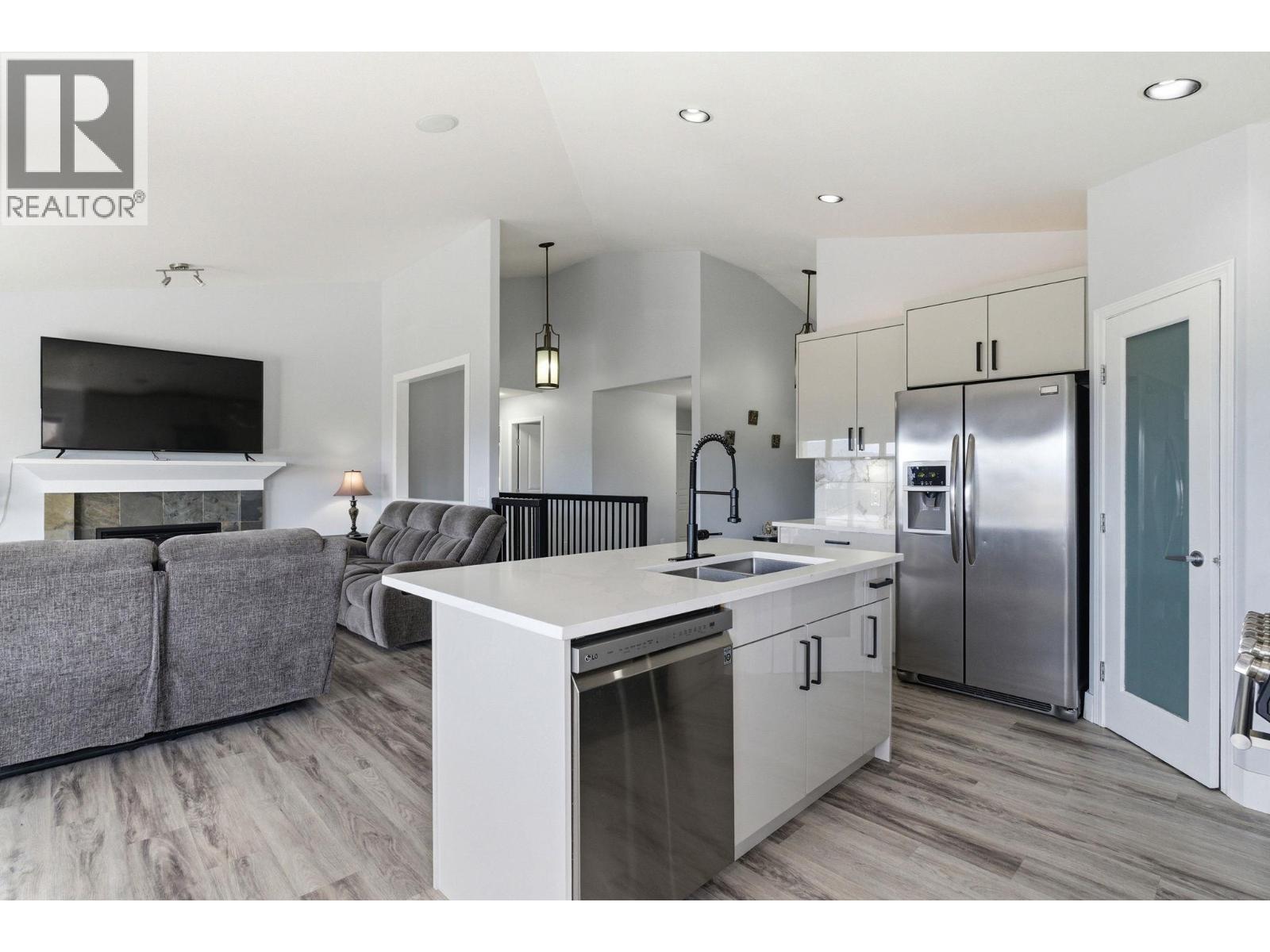 3516 Camelback Drive