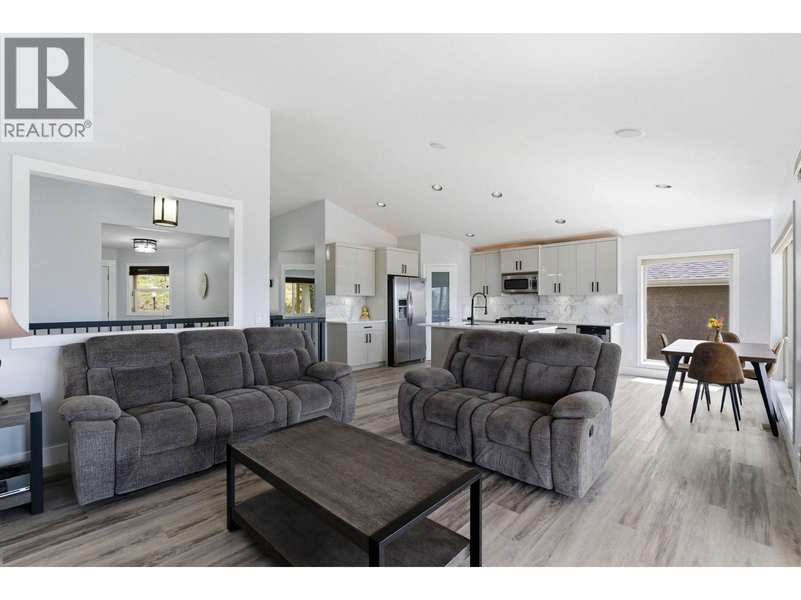 3516 Camelback Drive