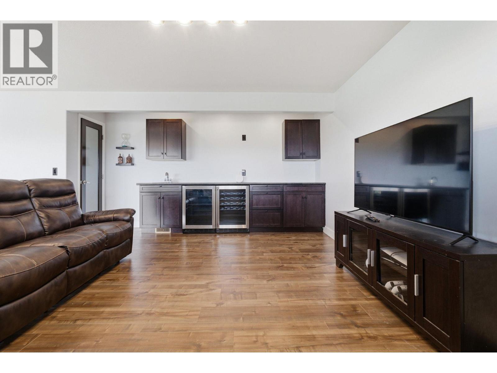 3516 Camelback Drive