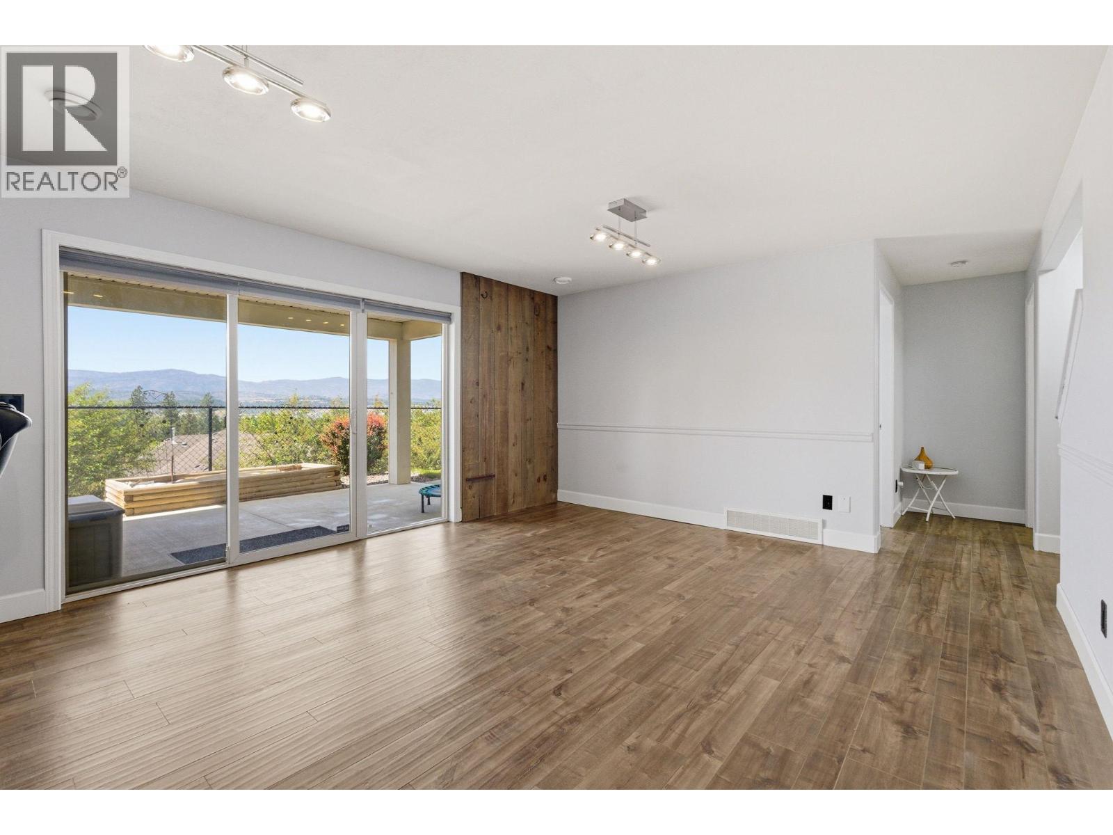 3516 Camelback Drive