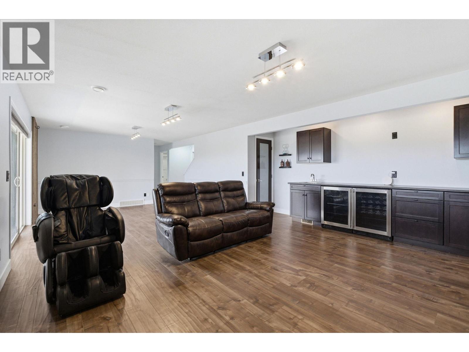3516 Camelback Drive