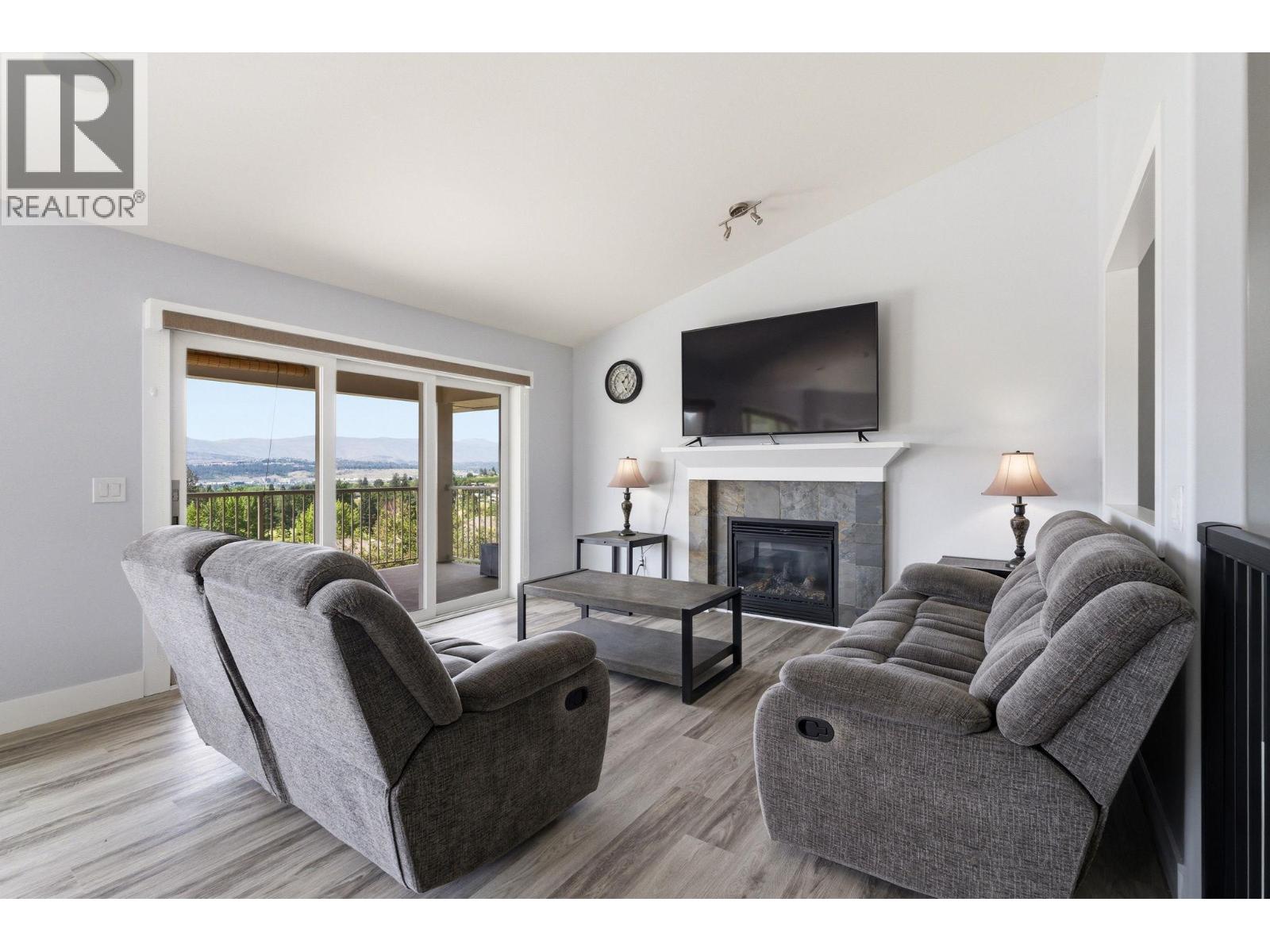 3516 Camelback Drive