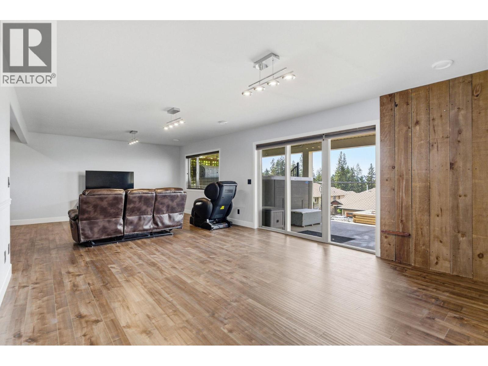 3516 Camelback Drive