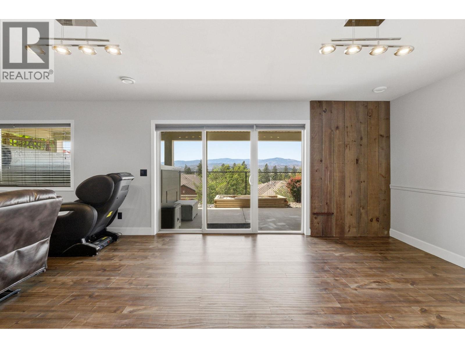 3516 Camelback Drive