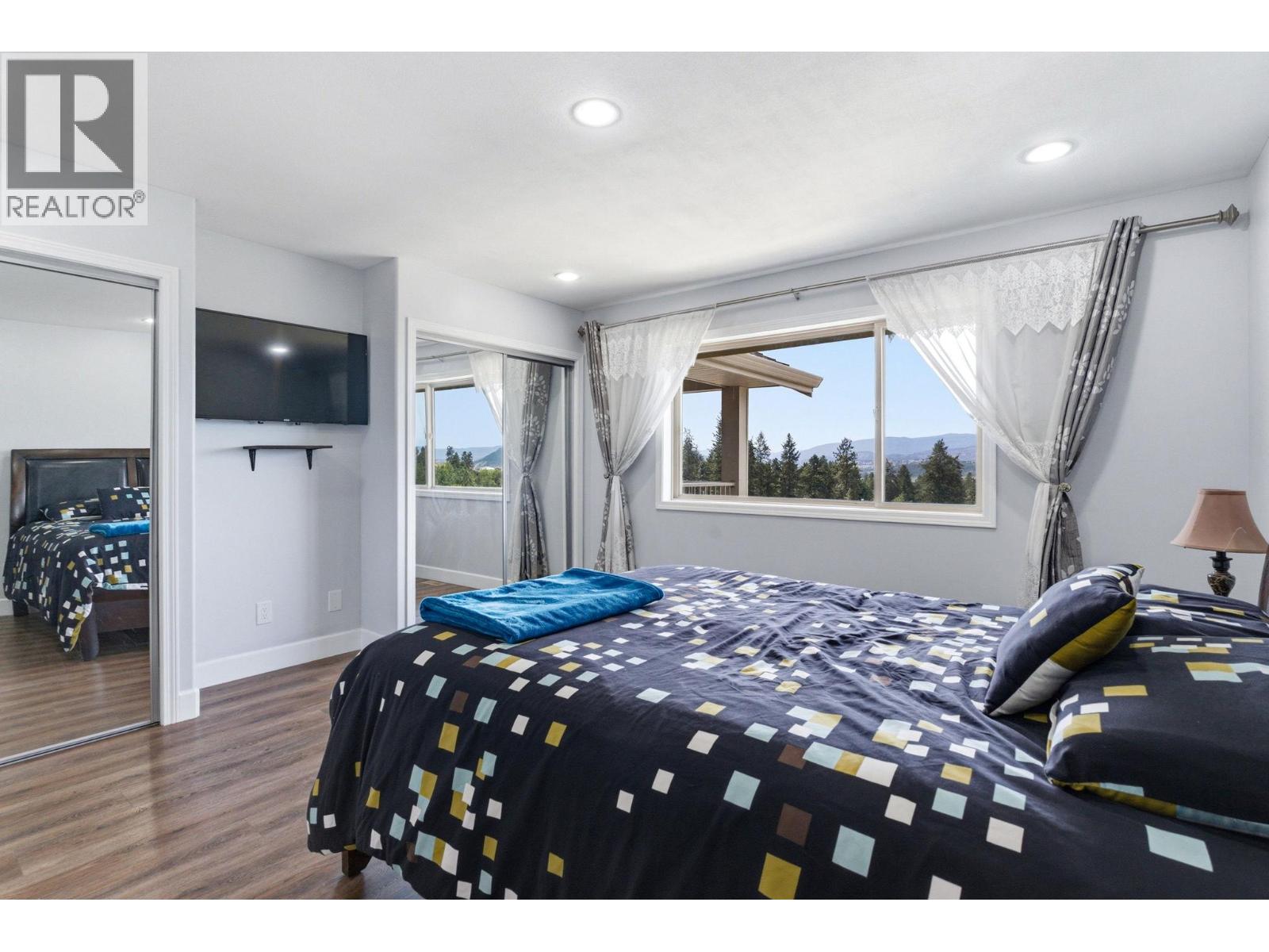 3516 Camelback Drive