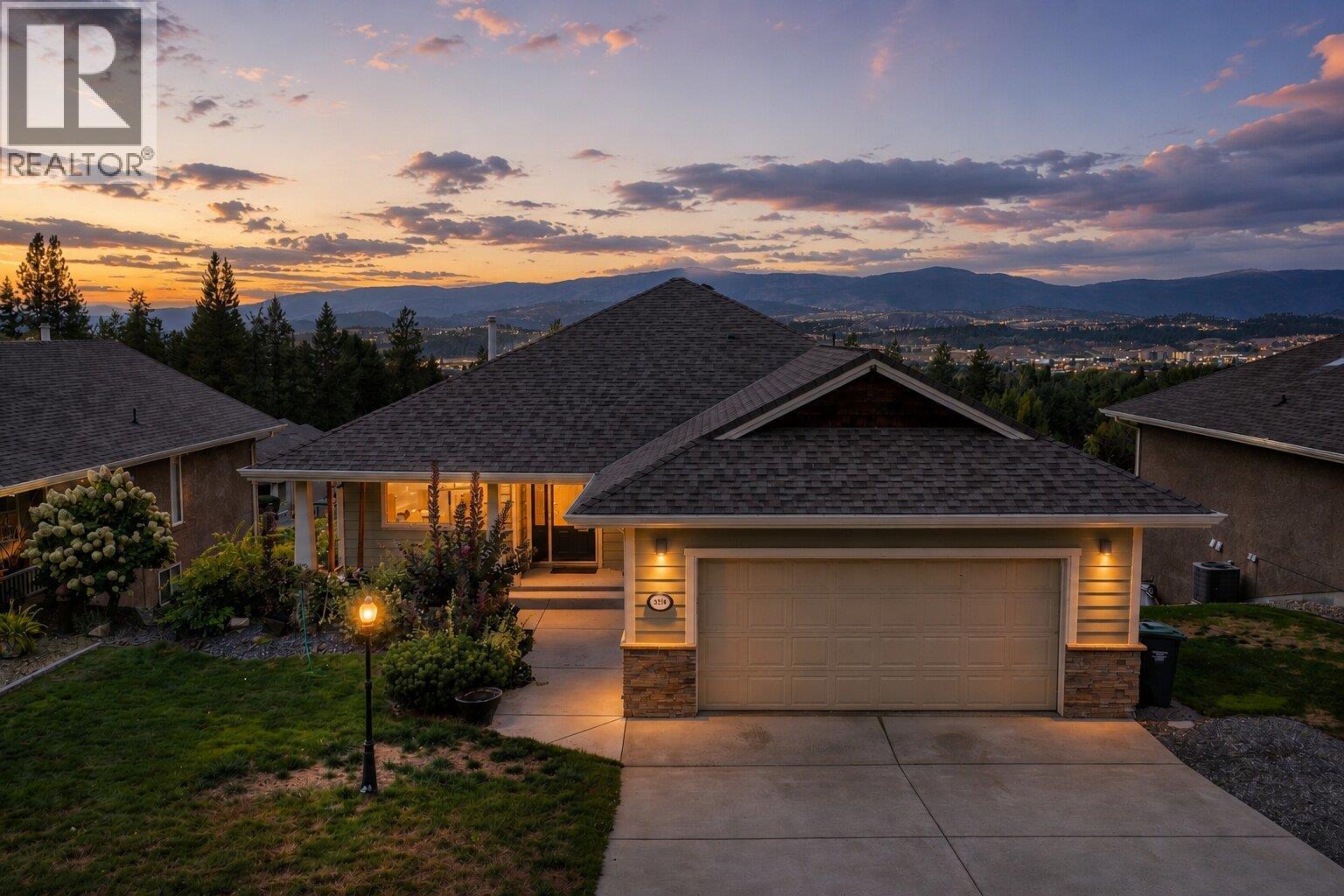 3516 Camelback Drive
