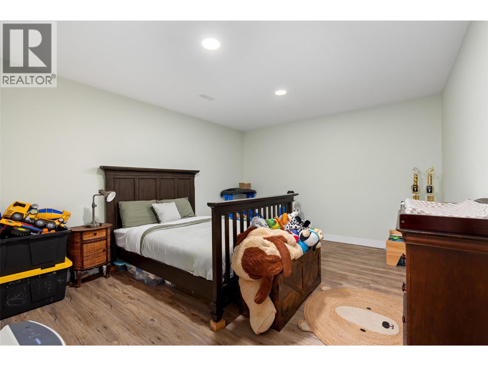 5757 Upper Booth Road N