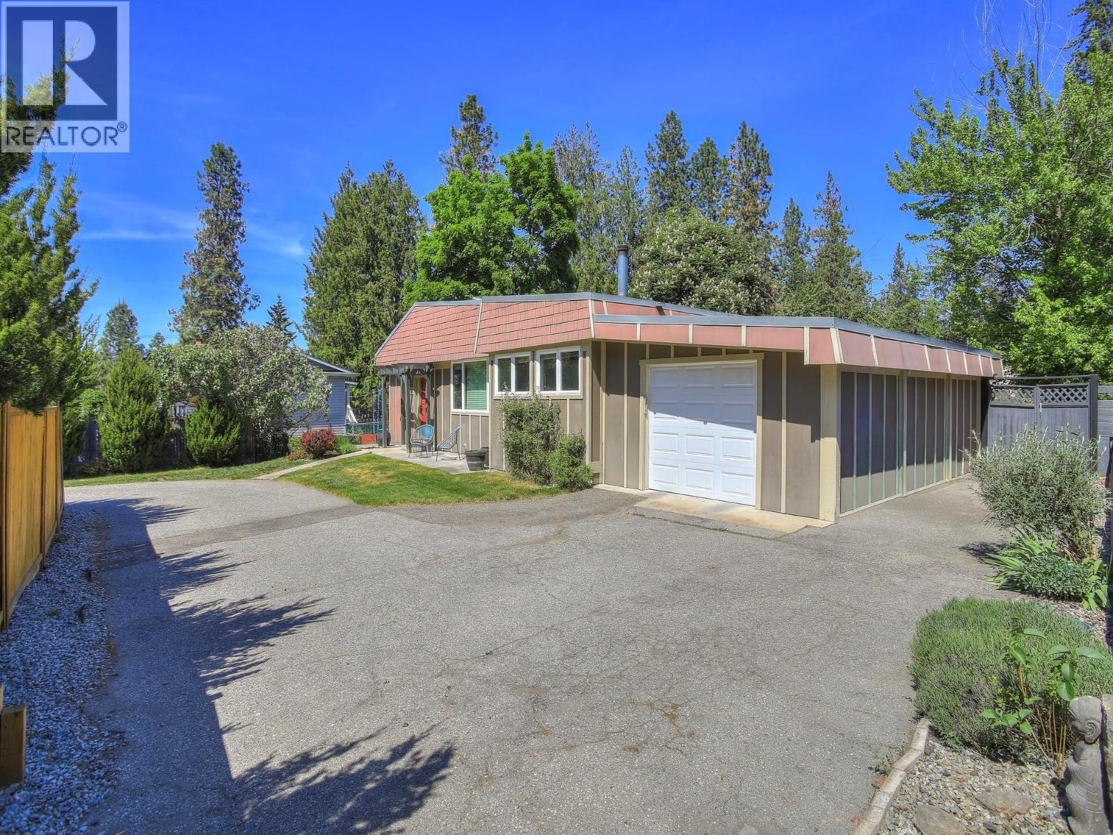 812 Paret Road